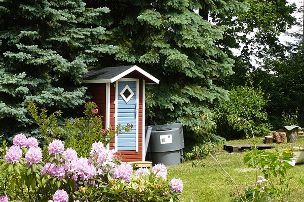 Praktisch und umweltfreundlich: Komposttoiletten für den Garten. Nachhaltige Lösungen bei Schwedenservice.