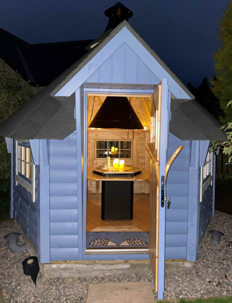 Holzkohlegrillanlage mit Rauchabzug (+1600€)
