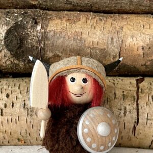 Wikingermädchen mit Schild & Messer