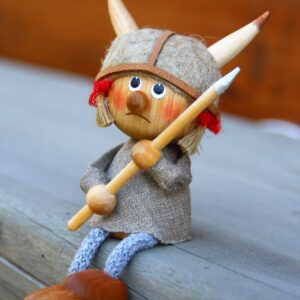 Wikingermädchen sitzend